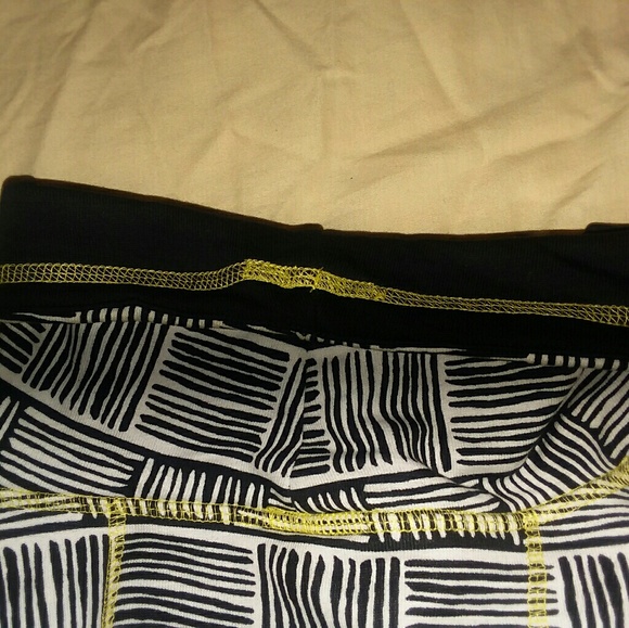 [DIVIDED] Turtle Neck Sweater by H&M Size 2 - Picture 4 of 5